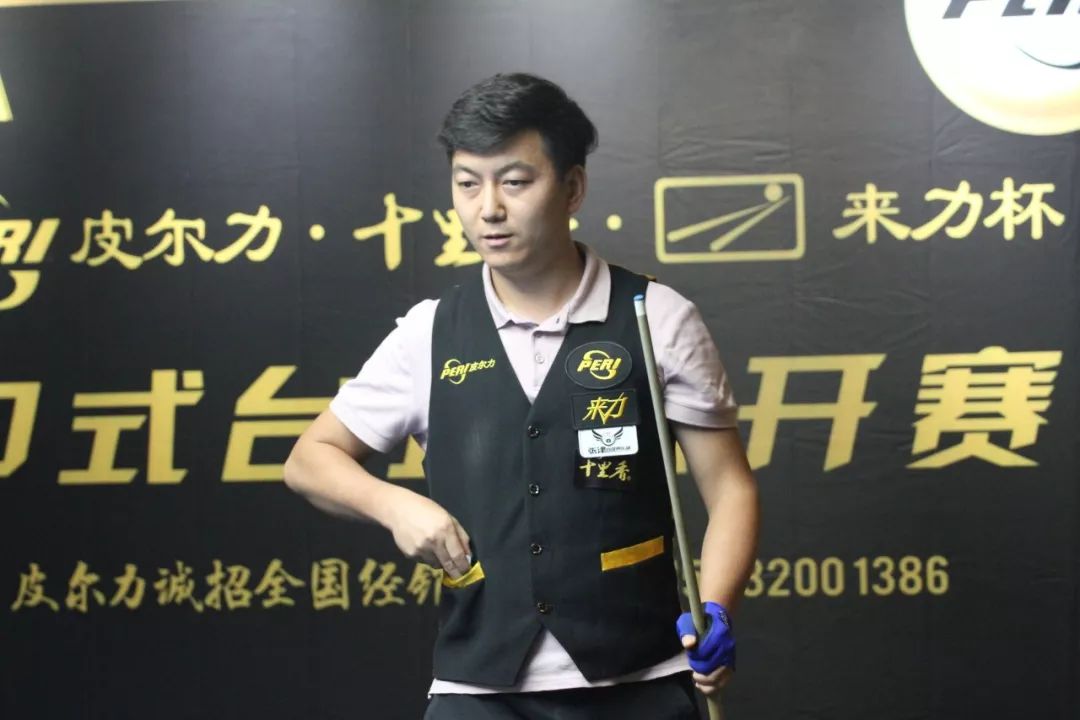 在冰灯映衬 在冰灯映衬