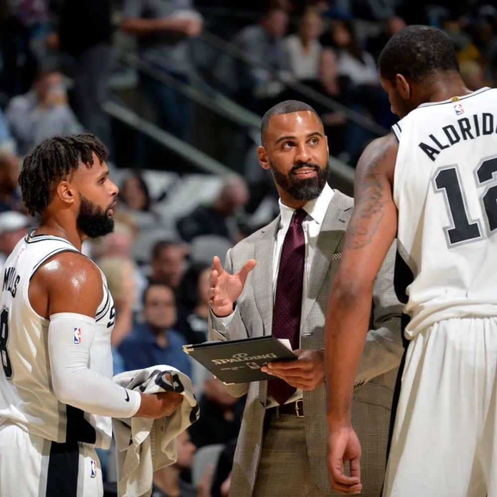 配一段简短 配一段简短